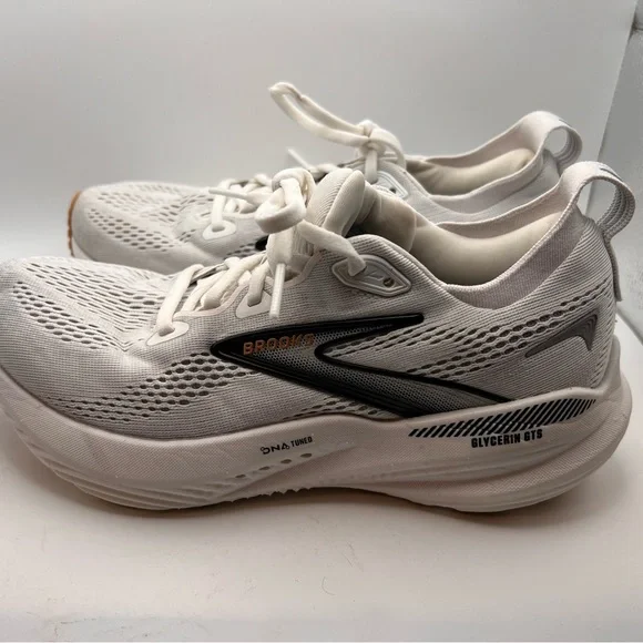 Brooks White and Gray Running Shoes - Picture 2 of 7